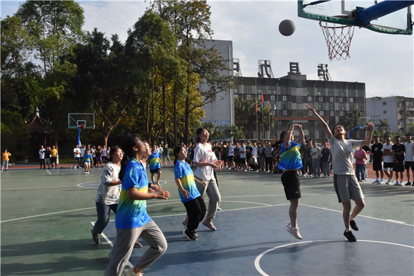 泸县九中举办高一篮球联谊比赛